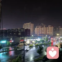 小雨淅沥，偶尔伴有车来车往的～
静静看窗外，清空所有！
此时此刻独享一份安然！