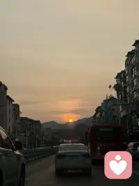 把负面的念头关掉，用这些充满力量的句子开启新的一天，你会发现生活真的会悄悄变好。配图