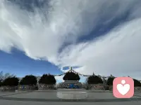 想要孩子多看书，父母也得多打开书本；想要孩子少玩手机，父母就要控制好自己；想要孩子变得优秀，父母也需要不断精进自己，努力给孩子做一个好榜样。