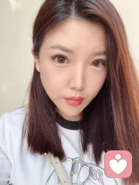 1.?我愛你只因為你是你，不需要變成任何人來交換這份愛。
2.?別人的評價只是參考，你心里的自己才最真實。
3.?我相信你，就像相信種子終會破土，你有無限可能。
4.?每個人都有不擅長的事，這很正常，專注你的閃光點就好。
5.?別和別人比，你已經比上次的自己進步太多啦。
6.?我看到了你的堅持，這份努力比任何結果都珍貴。
7.?犯錯不可怕，我們一起把它變成成長的經驗。
8.?再難的事拆成小步驟，一步一步走就一定能完成。
9.?害怕時記得深呼吸，你比自己想象中更勇敢。
10.?隨時可以找我求助，我的肩膀永遠為你搭著。
11.?愿意再試一次嗎？我會一直陪著你。
12.?把“我不會”換成“我試試”，奇跡就會發生。
13.?現在吃的學習苦，都是未來選擇生活的底氣。
14.?努力不用著急，繁花錦簇都需要時間沉淀。
15.?你生來就是限量版，無需復制任何人的人生。配圖