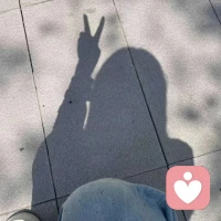 傷口會結(jié)痂，黑夜會天亮，自渡的路，每一步都算數(shù)。不必追光，你我皆是星辰，慢慢熬，慢慢療，慢慢痊愈。配圖