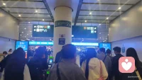 熙熙攘攘，匆匆忙忙，多少人一生中有多少无意义的奔赴。配图