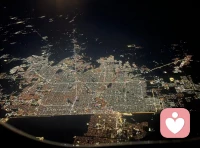 朋友在云端替我偷了一捧城市星光，原来从天上看，人间的灯火是揉碎的银河呀✨