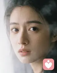 《心理博主不是不想幫你，是他們“幫不了”你》

你發(fā)現(xiàn)沒？
心理博主越來越“謹(jǐn)慎”了。
以前他們敢說“這樣做就能走出來”，
現(xiàn)在只敢說“每個人的情況不同”。
不是他們變了，是平臺限制了——
科普內(nèi)容不能替代治療，更不能承諾效果。

所以你越刷越焦慮，越學(xué)越空虛。
因?yàn)槟阈枰牟皇恰氨焕斫狻保恰氨唤幼　薄?而“被接住”這件事，只能發(fā)生在咨詢室里。

別再指望一條視頻能“點(diǎn)醒你”了。
真正的心理工作，是慢、是深、是付費(fèi)的。
如果你已經(jīng)準(zhǔn)備好不再“圍觀”，
那就從“預(yù)約一次咨詢”開始。配圖