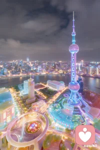 很多人一开始看上去很随和，但时间长了发现都是伪装；而有些人一开始很严肃，但时间会告诉你他实际很平易近人！配图