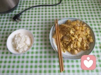 每次做大锅菜都要耗费很长时间，但是大锅菜真的好吃哦！配图