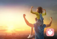 一个孩子六年级因为胃不舒服，频繁请假，医生说“可能是情绪的问题”一句话点醒家长，意识到自己对孩子要求和命令的太多了，开始学习和成长自己，如今孩子已经初二了。状态越来越好，已经很少请假了。而且在心理咨询老师的共情和鼓励下，越来越自信和阳光，家长感受最深的一个点就是如何扬长板的教育，原来很少鼓励和肯定孩子，现在能够随时随地去发现孩子值得肯定的点。比如孩子抓娃娃没有抓够，能够及时去共情孩子：“你有点失落对吧”孩子听到妈妈看出来自己的情绪，不再纠结，而是学会了自我情绪调节“我每周抓一次，其实，这就是孩子情绪力的升级。从失落到平静，如果家长再给孩子一份肯定：“你真的太有自控力了。说抓一次就抓一次，妈妈为你骄傲！”我相信孩子听到妈妈这样的表达，一定会更加开心和自信。而且也会有力量，简单的一句肯定，就像雨露一样滋润孩子的心田。这位家长的共情能力和肯定孩子的能力真的很赞。