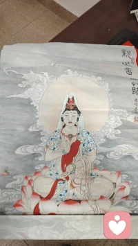 有钱时，无论做什么，旁人都觉得有模有样；贫穷时，即便做的是有价值之事，也常被视作无聊、幼稚甚至可笑。人性本“贱”， 不经世事打磨，何以看透人间百态。我笑红尘，红尘亦笑我。配图