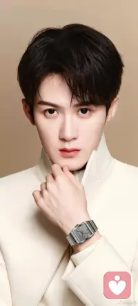 明星的塌房对于热爱他的粉丝来说，
是一次巨大的自我否定...
陷入深深的自我否定，难以释怀～