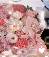 终其一生都在寻找“安全型依恋”——那种确信自己可以被接纳、被支撑的关系。我们需要的是“被看见”和“被接住”的那种确定感。

当我们哭泣的时候，收到的不是“别哭了”，而是温柔而坚定的告诉你：“我在这儿。你的脆弱、不堪，连同你最深的自卑，我全都看见了，也稳稳地接住了。”那一刻，最深的治愈，不过是有人肯做你情绪最后的、安全的容器。

那一刻，我们不再是一个需要完美的成年人，只是一个被允许脆弱的人。眼泪流过之后，心里那块总是悬着的石头，稳稳地落在了你铺好的柔软地面上。踏实成了被全然接纳最初的感受！配图