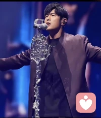 属于90年代自己所喜欢的明星

曾经对抗“韩流”的顶流支柱

“太阳之子”❤️你我的回忆！配图