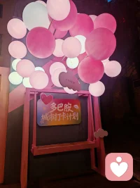 心理韧性的核心，从来不是表面的坚强，而是内心有锚点，不空洞。

当一个人对目标拥有执着追求时，便为自我构建了一个稳定的价值坐标。这内在的锚点，如同思维的定海神针，使你在风浪中不至倾覆。

内心不空洞，不是因为没有痛苦，而是因为知道自己为何而战，这种清晰的“为何”支撑起了“如何”走下去的全部力量。配图