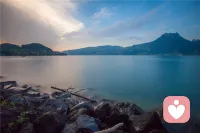 幸福不是没有痛苦，而是拥有从困境中恢复、感受意义与连接的能力。配图