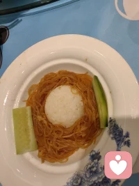 周日晚安。🌙
  请告诉自己：“每一刻的痛苦都是真的，但我未来不会时时刻刻待在此处。”
  好好睡一觉，明天的事，明天再说。