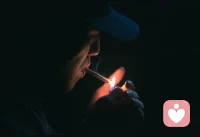 宽容，是对自己涵养的修炼
偶尔计较，是告诉别人自己不傻
前者是格局，后者是底线。
我有不伤人的教养
但不是你伤我的理由
我可以笑着和你讲道理，
也可以翻脸和你讲规矩。配图