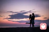 与其讨好别人不如对自己好点配图