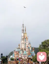 真正的成熟，不是不再情绪涌动，而是学会与情绪共处。配图