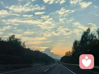 求人办事，关系再好，也要让对方得到利益。没有把握的事不要立刻答应，有把握的事更不要立刻答应。配图