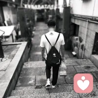 每个人的人生都有自己的轨迹。不要羡慕别人衣食无忧的高薪，你没有看到他付出的辛劳；不要羡慕别人说走就走的潇洒，你不知他们为此舍弃多少安逸。管理好自己的小情绪，才能成就人生的大格局。配图