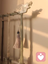 一方文房小景，
暖光漫过，方寸之间
藏着千年文脉的静雅，亦守着心魂的归处。配图