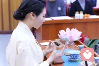 喝的是茶走的是心，浮沉皆过往，茶香抚人心，一杯清茶，修心养性❤️配图