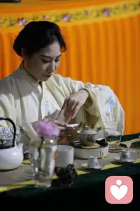 喝的是茶走的是心，浮沉皆过往，茶香抚人心，一杯清茶，修心养性❤️配图