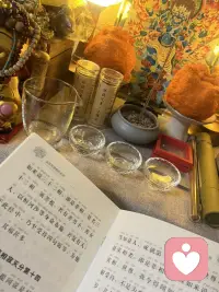 看懂命局的局限，是智慧；
突破心性的障碍，是修行。
少一点抱怨，多一点包容；
少一点贪心，多一点知足；
少一点内耗，多一点行动。
你若心定、心善、心宽，
命运自会一步步，向你温柔靠近。配图