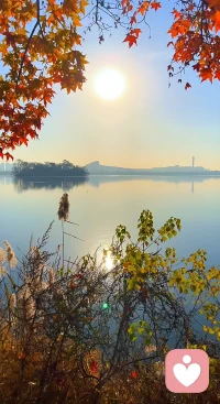 我知道我是谁
我爱我自己
我喜欢我做过的一切
以及我做事的方式
我喜欢我犯过的傻
犯过的错误
我还喜欢我处理事情的方式
我喜欢按我的节奏来
从我犯过的错误中去学习
我不想成为任何人
我只想成为那个
独一无二的自己
 
致每个有缘相识的朋反配图