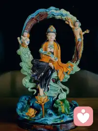 七彩琉璃象，
皆从心里生。
愿众心皆安，
一切苦无碍。配图