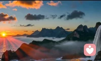 🍀世人常叹“身在福中不知福”，此语如钟敲醒多少迷梦，我们总在追逐远方的海市蜃楼，却对脚下的清泉视而不见。禅门有言：“日日是好日，时时是福时”，这并非盲目的乐观，而是对生命本然的洞察——幸福从不在远方，它就在我们呼吸的空气里，在掌心的温度中，在每一个被忽略的当下！配图