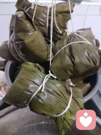 人生最美的风景，
往往就在赶路的过程里。
人生没有谁更精彩，
你眼中的风景，也正是别人旅程。
而我们都会活成彼此眼中的风景，
只是恰好，落进了不同人的眼中。
所以啊…..
在奔赴远方的列车上，别忘了看看那人间烟火……配图
