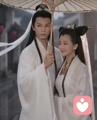 年少看断桥，看的是老天爷赏一场雨成全一对人；
年长再看断桥，才懂那场雨本就是她求的——所谓缘分，多半有一方偷偷施了法。