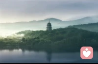 年少看断桥，看的是老天爷赏一场雨成全一对人；
年长再看断桥，才懂那场雨本就是她求的——所谓缘分，多半有一方偷偷施了法。