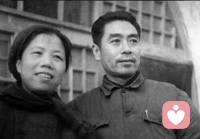 老一辈人的爱情总是那么让人感慨万千！
书中写道：“我们那时没有可以登记的地方，也不需要什么证婚人、介绍人，更没有讲排场、讲阔气，我们就很简单地，没有什么仪式，住在一起。在革命之花开放的时候，我们的爱情之花并开了。你曾说，就是看到我能坚持革命。我也看到你这一点。所以，我们之间谁也没有计较谁的相貌，计较性格有什么差异，为革命主义的理想奋斗，这是最可靠的相爱的基石和保证。”