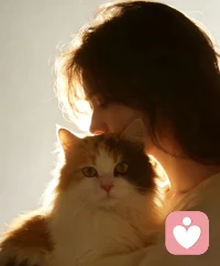 他明明也对你动过真心，明明也给过你温柔，可到了关键节点，他还是转身了。你站在原地反复想：是不是我不够好？是不是我太作？是不是他太渣？后来你见得多了，才慢慢看清一个残酷又清醒的真相：很多男人离开，不是因为他“配不上”，而是因为他在心里算了一笔账——继续牵着你的手，对他来说“不划算”。配图