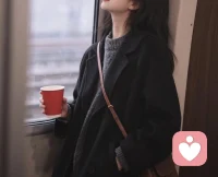 感情这东西，平时看不出真假。你侬我侬的时候，谁都觉得对方是真爱。每天早安晚安，秒回消息，隔三差五送个小礼物。看起来爱得很深。但真的假的，断联一下就知道了。配图