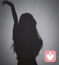 很多时候，真正让人痛苦的，不是失去，而是拼命抓着一个已经不想留下的人。与其把所有精力都花在怎么留住别人，不如慢慢提升自己爱人的能力，也好好学会爱自己。如果你现在正经历这种情况，对方忽冷忽热、不主动联系，你不知道该继续坚持，还是该慢慢放下。其实很多时候，问题不在于你不够努力，而是在某些关键节点上，你用错了方式。如果你愿意，也可以把你的情况说给我听听。配图