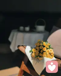 很多力量，是安静攒出来的。

不是一瞬间的脱胎换骨
是日复一日，悄悄把自己捡回来。

成年人最好的状态:
温柔，但是有骨架。缓慢，但是有韧劲。