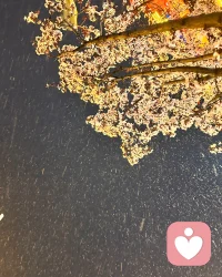 我们都低估了时间的重量，待人如初是一件很难的事情，人在承诺的时候往往觉得自己不会背叛诺言，可是人会变的呀，人与人之间是一场仓促的告别，直到很久以后，却还是滑落在玻璃上的雨痕。加油！