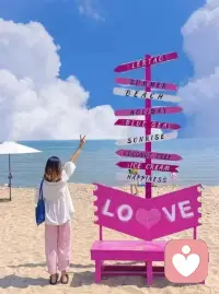不管你活成什么样子，
都不要把责任推给别人。
过得粗糙，活得狼狈，
根源从来不在别人身上。
 
年轻时的光彩，
是时光的赠送。
中年之后的经营状态，
全靠你自己。
 
人生所有的重大决策，
最后拍板的人、负责的人、承担后果的人，
都是你自己。加油！