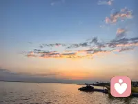 如果活着不是为了快乐，那长命百岁又有何意义？在无法重来的人生里，请尽量快乐。凡事想开点，看淡一点，简单一点，糊涂一点，风雨由天，快乐由己。记住，首先你要快乐，其次…都是其次。加油！