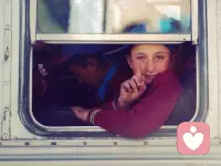 痛则大哭，喜则大笑，只要是从心底流露出的对世界的真情感，都是生命之壁的摩崖石刻，经得起岁月风雨的推敲，值得我们久久真爱。配图