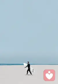 以前，我总在自己最优伤、最孤独、最渴望爱情的时候想你。但是现在，早晨的时候，散步的时候，看演出，看菜单，看到路上行人的脸的时候，遇到一连串的小烦恼和小喜悦的时候，我也会想你。配图