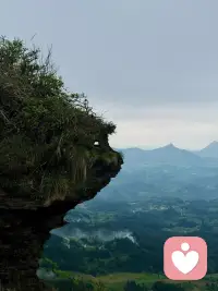 你看到的世界，不是世界本身，是你内心的倒影。
你以为在讨厌别人，其实是在抗拒自己。配图