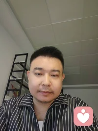 1. 不是你的错，别把所有压力都扛在肩上。
2. 你已经做得够好了，真的辛苦了。
3. 难过就说出来，不用假装坚强。配图