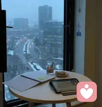 心理咨询不是抚平情绪就够了
职业规划也不是硬套模板
我们终其一生
不是要活成别人期待的模样
而是顺着自己本来的特质
长成最舒展、最自在的样子
你本就是玫瑰
不必强迫自己成为松柏
职业规划的力量
是让你在热爱里扎根
在擅长里绽放
拥有一份属于自己的工作
拥有真正的自由 ——
是成为你自己配图