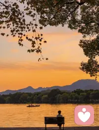 你可以放心的分享所有的烦恼，我会安静陪伴，细心回应！你可以获得全然的接纳，不必担心被评判、被敷衍～配图