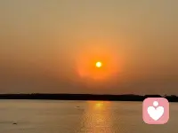 别人的看法是别人的，
自己怎么看自己才重要。

好好爱自己吧，
因为我们每个人
都是这个世界上
独一无二的存在。