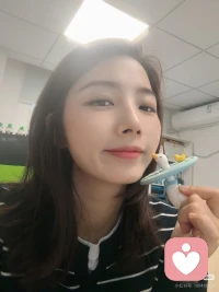 生活原本沉闷，但跑起来就有风，努力的人永远自带光芒配图