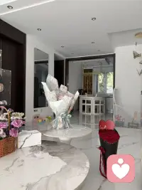 前脚进门，后脚收到花💐平凡日子多了份小欢喜～